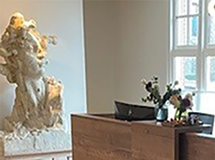 Advocatenkantoor-Amsterdam-receptiebalie-detail